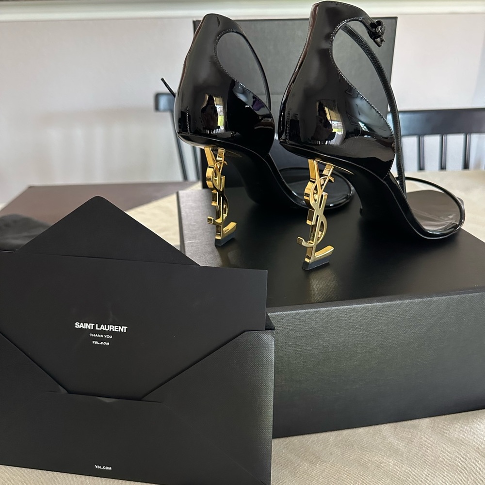 YSL OPYUM SANDAL IN PATENT LEATHER